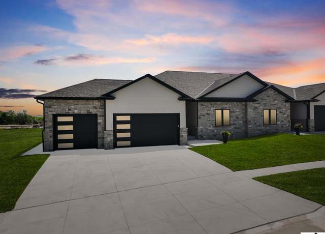 Property at 7949 Ponce Dr, Lincoln, NE 68516, 4 beds, 3 baths