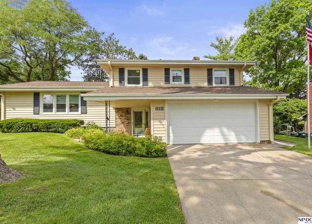 Property at 618 S 122nd St, Omaha, NE 68154, 4 beds, 2.5 baths
