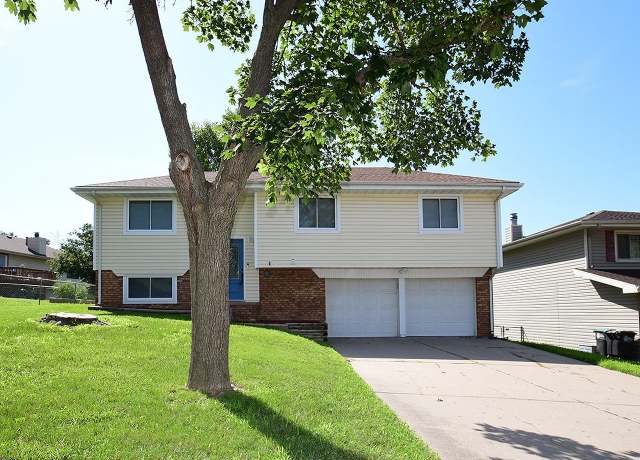 Property at 6315 S 109th St, Omaha, NE 68137, 3 beds, 2.5 baths
