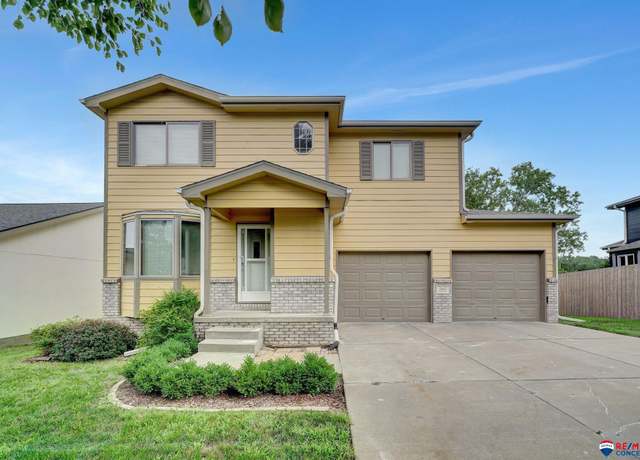Property at 5462 Betty Lou Blvd, Lincoln, NE 68516, 3 beds, 3 baths