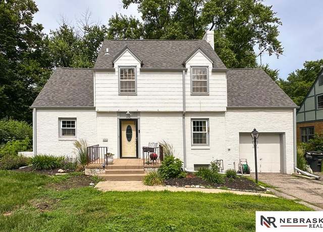 Property at 3340 N 48th Ave, Omaha, NE 68104, 3 beds, 2.5 baths