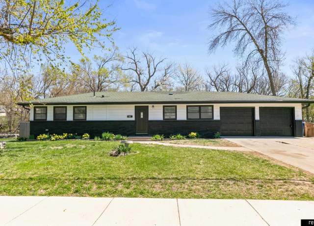 Property at 1601 Freeman Dr, Bellevue, NE 68005, 4 beds, 2 baths