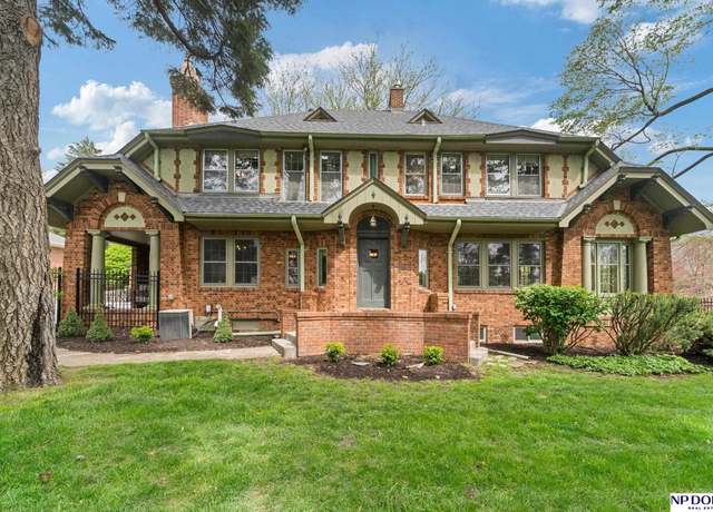 Property at 319 S 56th St, Omaha, NE 68132, 4 beds, 4.5 baths