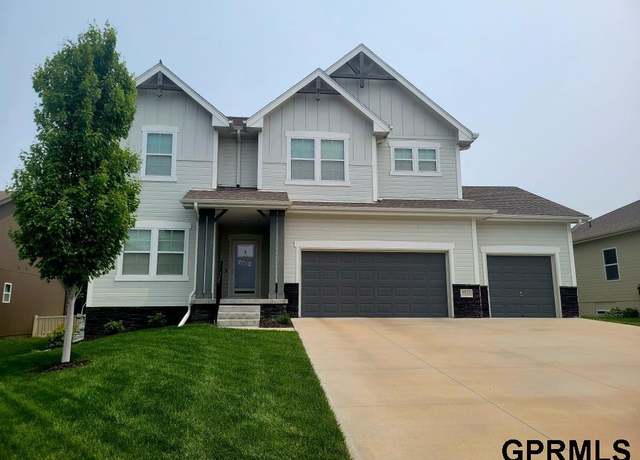 Property at 8821 S 169th St, Omaha, NE 68136, 4 beds, 2.5 baths