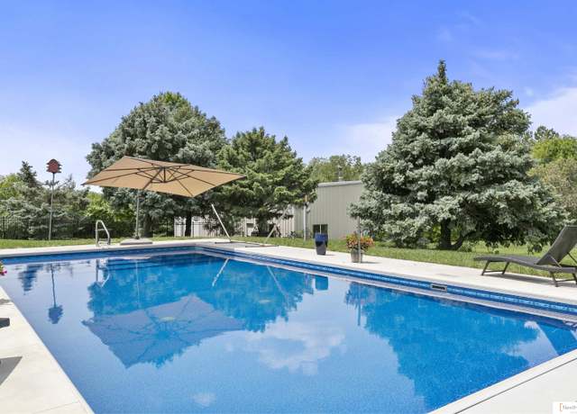 Property at 8200 SW 24th St, Lincoln, NE 68523, 3 beds, 3.5 baths