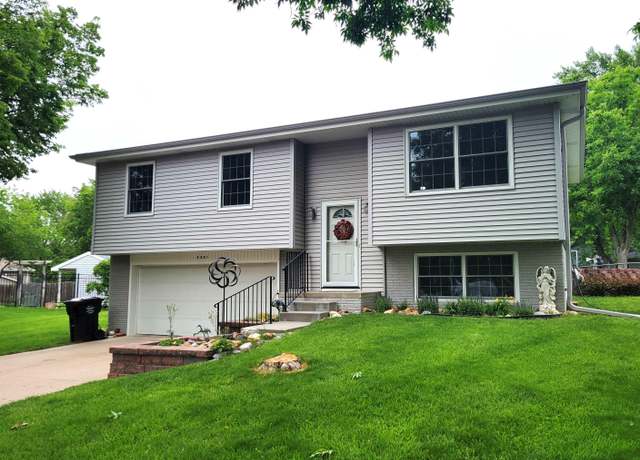 Property at 5201 Danbury Ct, Lincoln, NE 68512, 3 beds, 2.5 baths