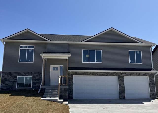 Property at 7000 NW 13th St, Lincoln, NE 68521, 4 beds, 3 baths
