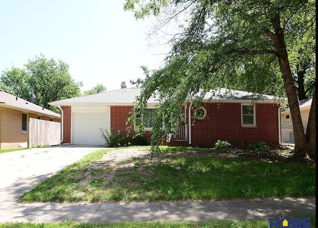 Property at 2320 S 58th St, Lincoln, NE 68506, 4 beds, 2 baths