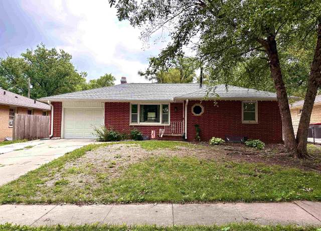 Property at 2320 S 58th St, Lincoln, NE 68506, 4 beds, 2 baths