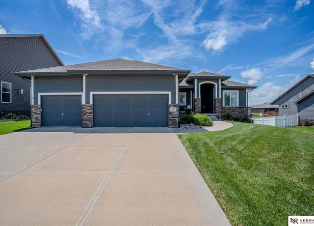 Property at 11910 S 212th St, Gretna, NE 68028, 5 beds, 3 baths
