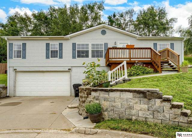 Property at 615 S 4th St, Plattsmouth, NE 68048, 4 beds, 3 baths