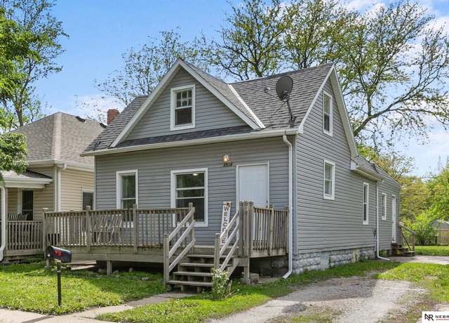 Property at 2513 S 10th St, Lincoln, NE 68502, 3 beds, 1 bath
