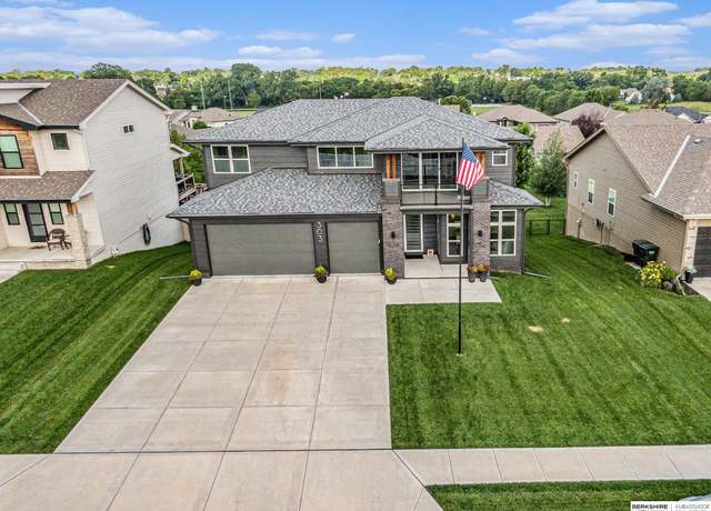 Property at 303 Otoe Dr, Yutan, NE 68073, 4 beds, 2.5 baths