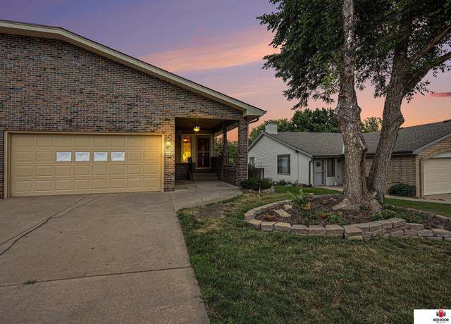 Property at 1820 Normandy Ln, Lincoln, NE 68512, 3 beds, 3 baths
