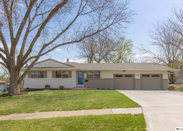 Property at 1236 Bellaire Blvd, Bellevue, NE 68005, 3 beds, 2.5 baths