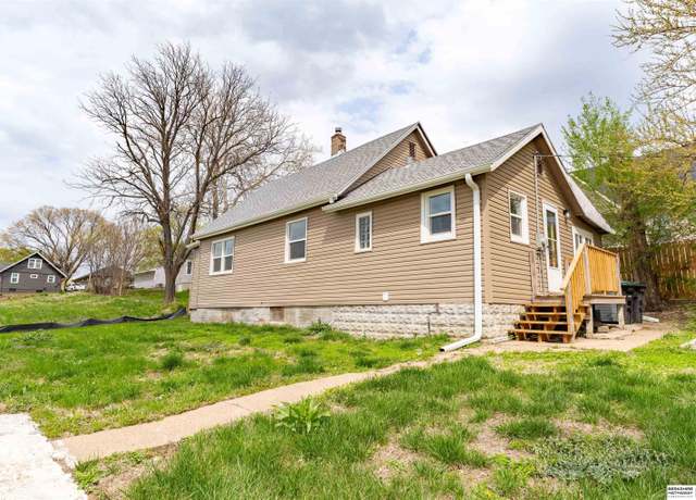 Property at 3425 Parker St, Omaha, NE 68111, 2 beds, 1 bath