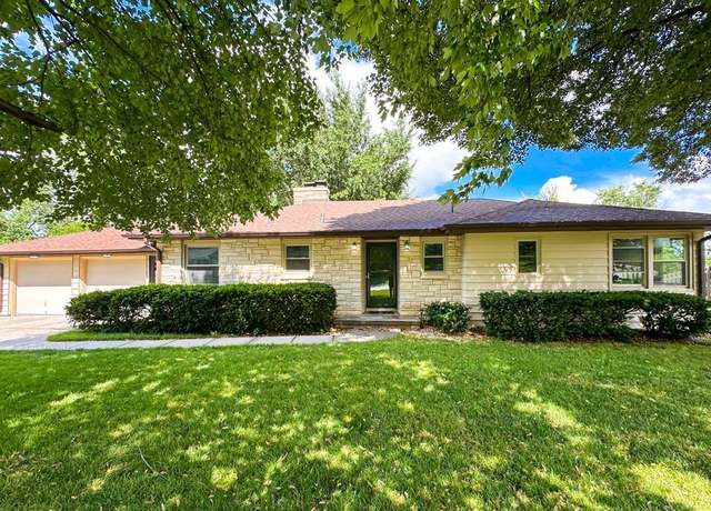 Property at 1113 S 94th St, Omaha, NE 68124, 4 beds, 3 baths