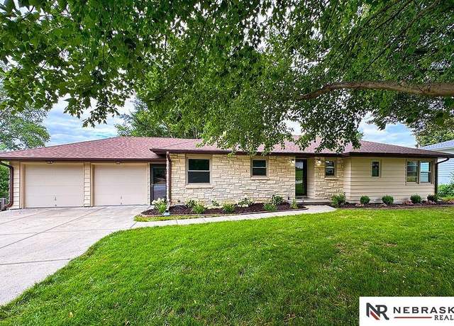 Property at 1113 S 94th St, Omaha, NE 68124, 4 beds, 3 baths