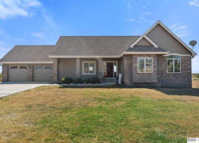 Property at 10555 Prairie Ridge Dr, Louisville, NE 68037, 4 beds, 3 baths