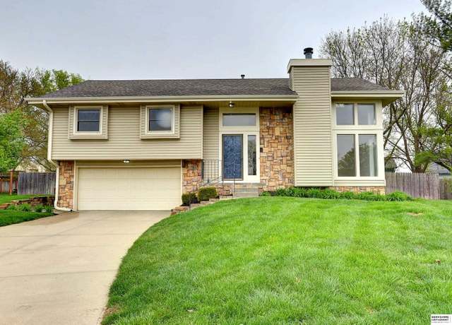 Property at 1106 Rebecca Ct, Bellevue, NE 68123, 3 beds, 2.5 baths