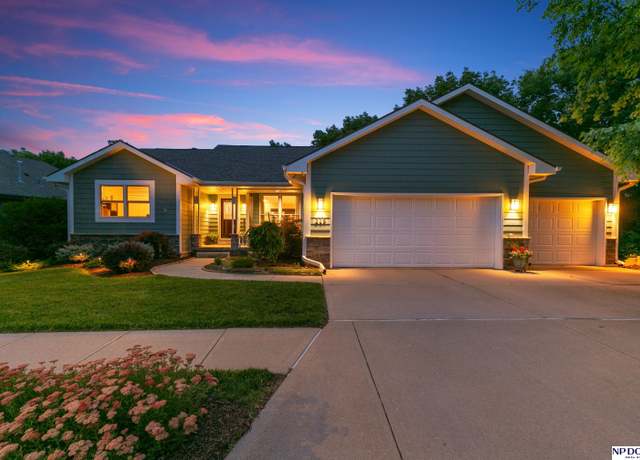 Property at 215 Parkwild Dr, Council Bluffs, IA 51503, 6 beds, 3 baths