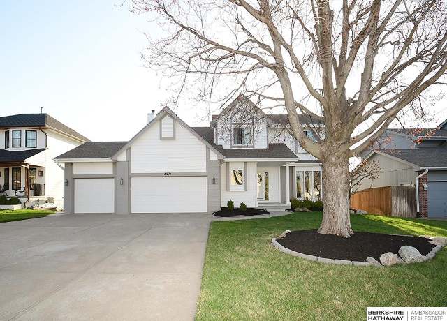 Property at 5071 S 173 St, Omaha, NE 68135, 5 beds, 3 baths
