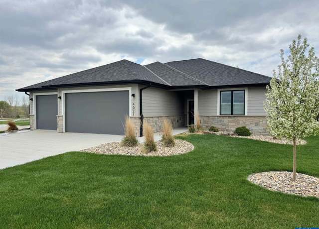 Property at 4021 Primrose Pl, Lincoln, NE 68516, 4 beds, 3 baths