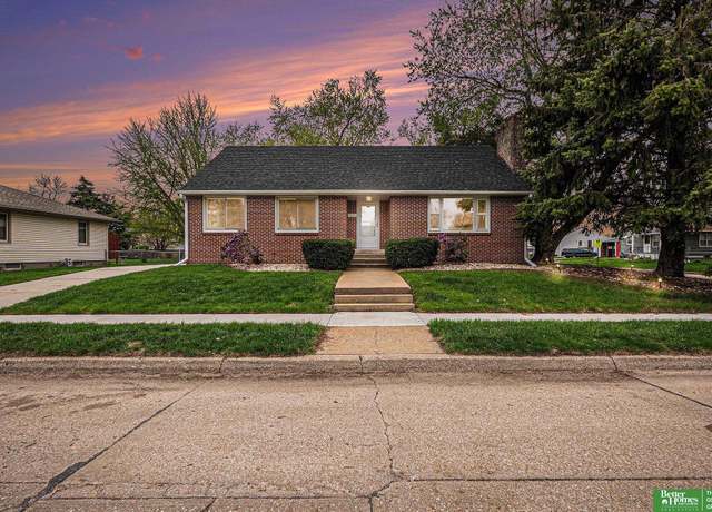 Property at 1405 E Linden Ave, Fremont, NE 68025, 4 beds, 3 baths