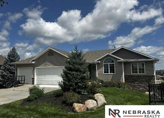 Property at 7520 Sonatta Cir, Lincoln, NE 68516, 4 beds, 3 baths