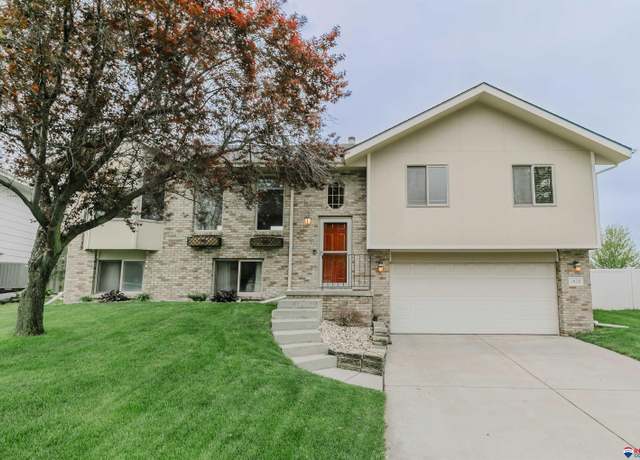 Property at 1829 W Apricot Ln, Lincoln, NE 68522, 3 beds, 3 baths