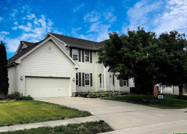 Property at 5020 N 141 St, Omaha, NE 68164, 4 beds, 3.5 baths