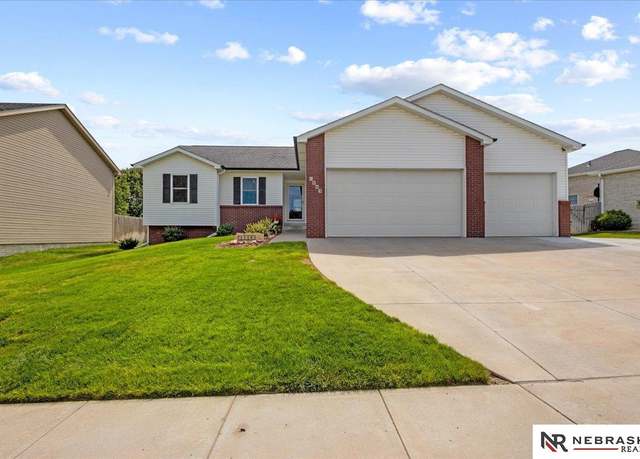 Property at 1863 Kennedy Dr, Lincoln, NE 68521, 4 beds, 3 baths