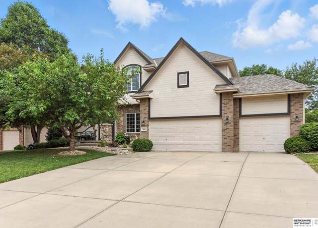 Property at 5418 S 165th St, Omaha, NE 68135, 5 beds, 3.5 baths