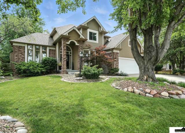 Property at 5807 S 167 Ave, Omaha, NE 68135, 4 beds, 3.5 baths