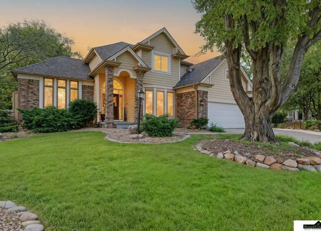 Property at 5807 S 167 Ave, Omaha, NE 68135, 4 beds, 3.5 baths