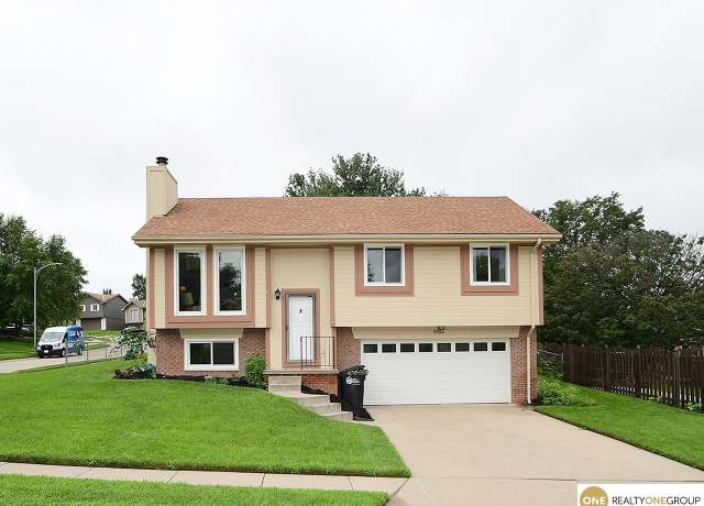 Property at 5764 N 130th St, Omaha, NE 68164, 3 beds, 2 baths