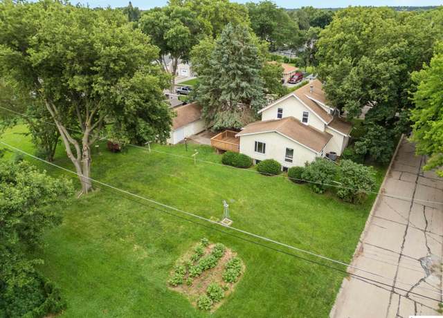 Property at 878 W 8th St, Wahoo, NE 68066, 3 beds, 2 baths