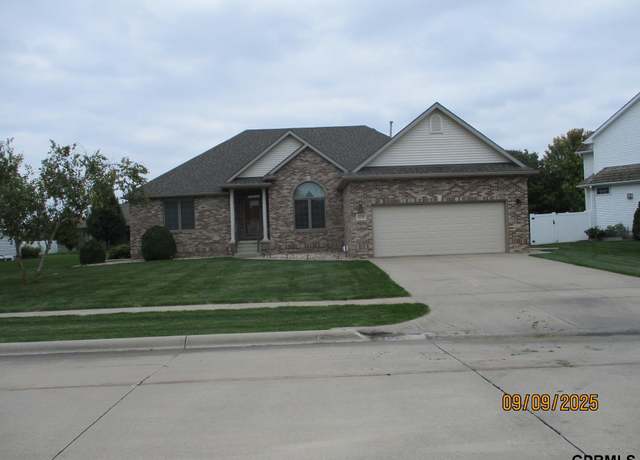 Property at 1250 Glenwood Ct, Fremont, NE 68025, 4 beds, 3 baths
