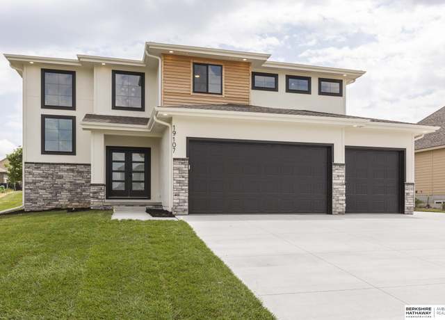 Property at 18214 Cooper St, Gretna, NE 68028, 4 beds, 2.5 baths