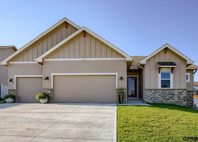 Property at 10915 Windward Ave, Papillion, NE 68046, 4 beds, 3 baths