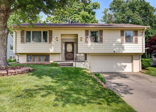 Property at 3222 S 128th Cir, Omaha, NE 68144, 3 beds, 2.5 baths
