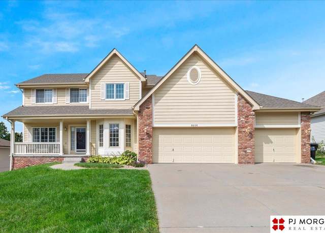 Property at 8608 S 98th St, La Vista, NE 68128, 4 beds, 3.5 baths