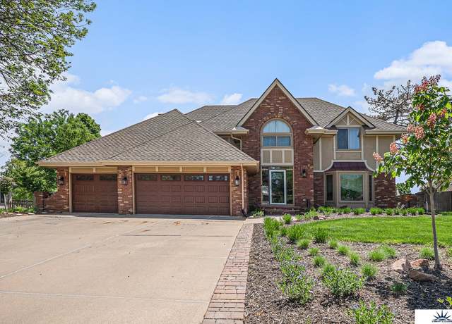 Property at 13407 Seward St, Omaha, NE 68154, 4 beds, 3.5 baths