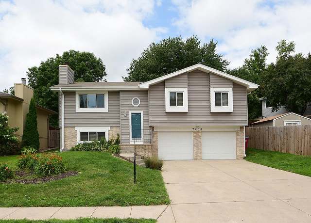 Property at 7408 S 134th St, Omaha, NE 68138, 3 beds, 2 baths