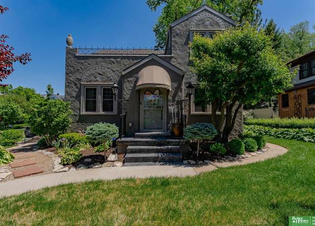 Property at 523 N 52nd St, Omaha, NE 68132, 3 beds, 2.5 baths