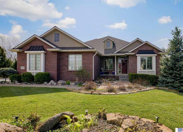 Property at 4510 W High Ridge Pl, Lincoln, NE 68522, 5 beds, 3 baths