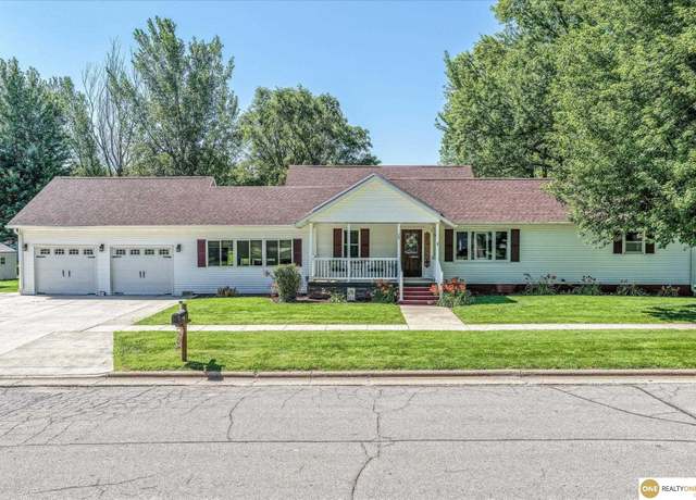 Property at 20 8th St, Woodbine, IA 51579, 4 beds, 2 baths
