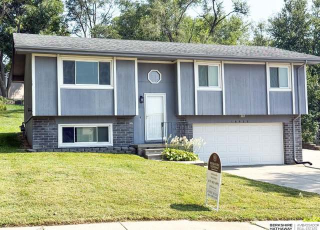 Property at 18923 Costanzo Cir, Omaha, NE 68022, 3 beds, 2 baths