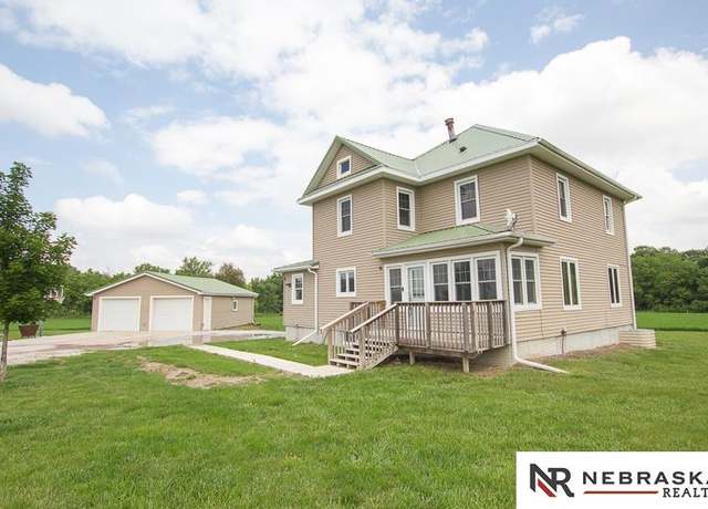 Property at 530 County Road 406, Beaver Crossing, NE 68313, 4 beds, 3.5 baths
