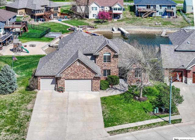 Property at 220 Marina Ct, Carter Lake, IA 51510, 5 beds, 3.5 baths